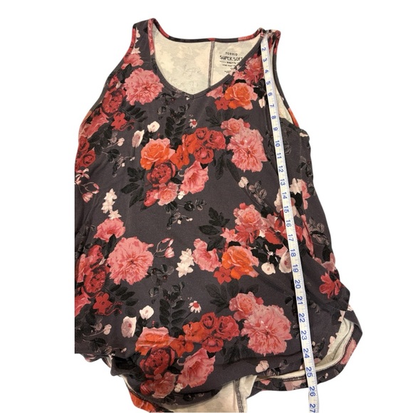 Torrid Super Soft Knit Size 0 Gray & Pink Floral Sleeveless V-Neck Top - Picture 4 of 5